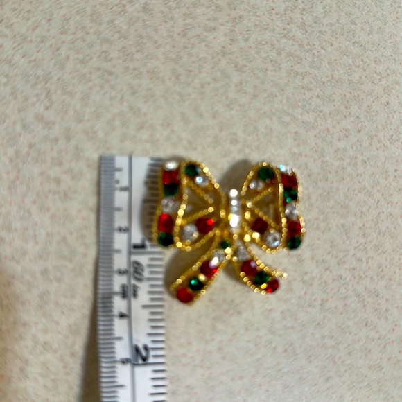 Eisenberg Ice gold tone bow broach with red, green, and crystal rhinestones (577 - Picture 4 of 4
